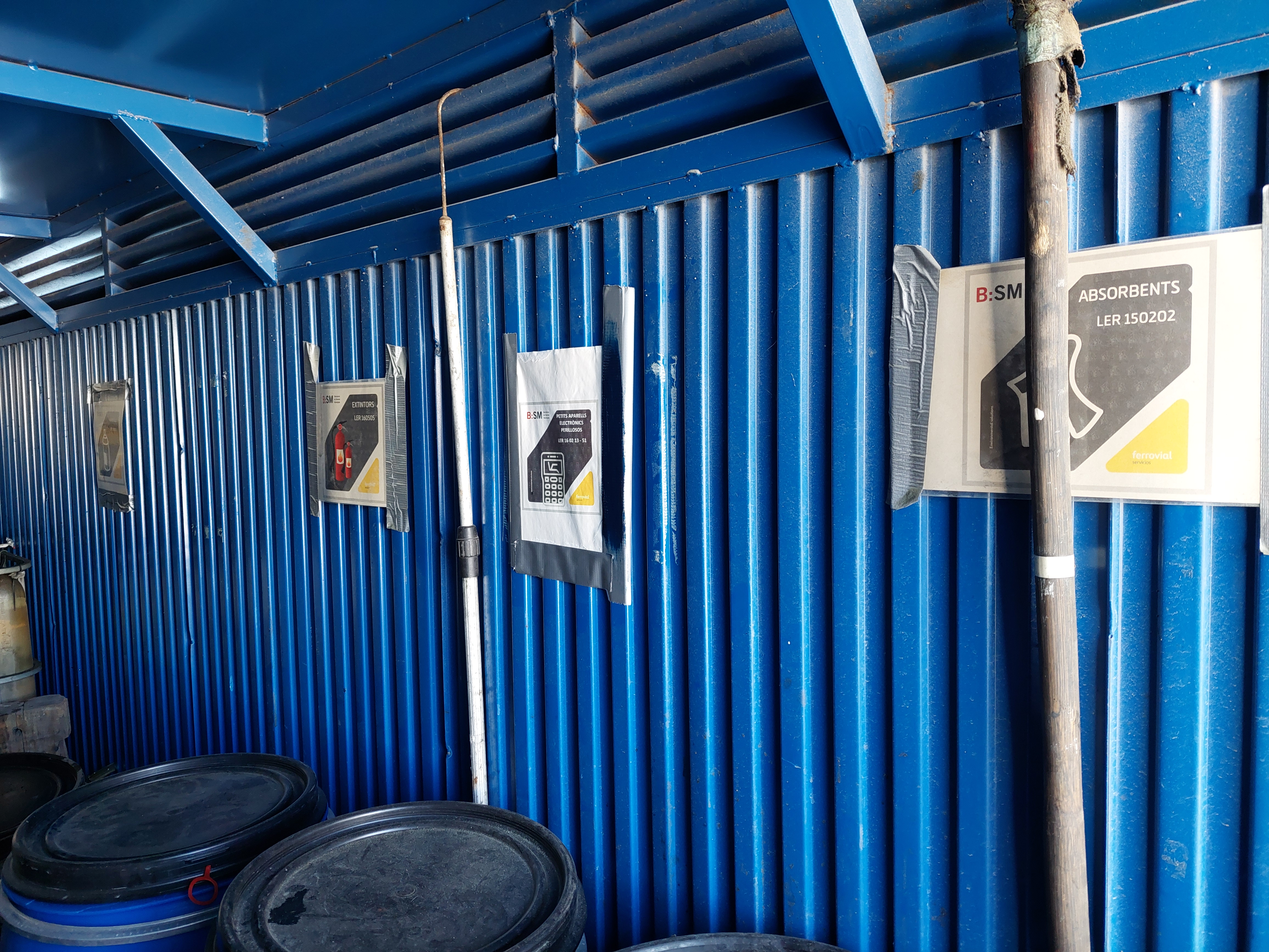 Contenidors de recollida de residus perillosos