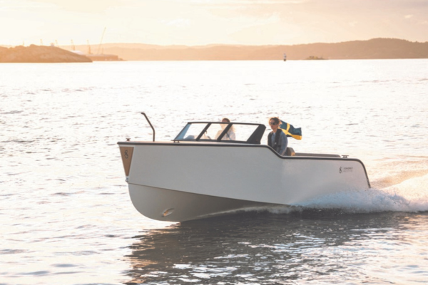 Embarcació elèctrica