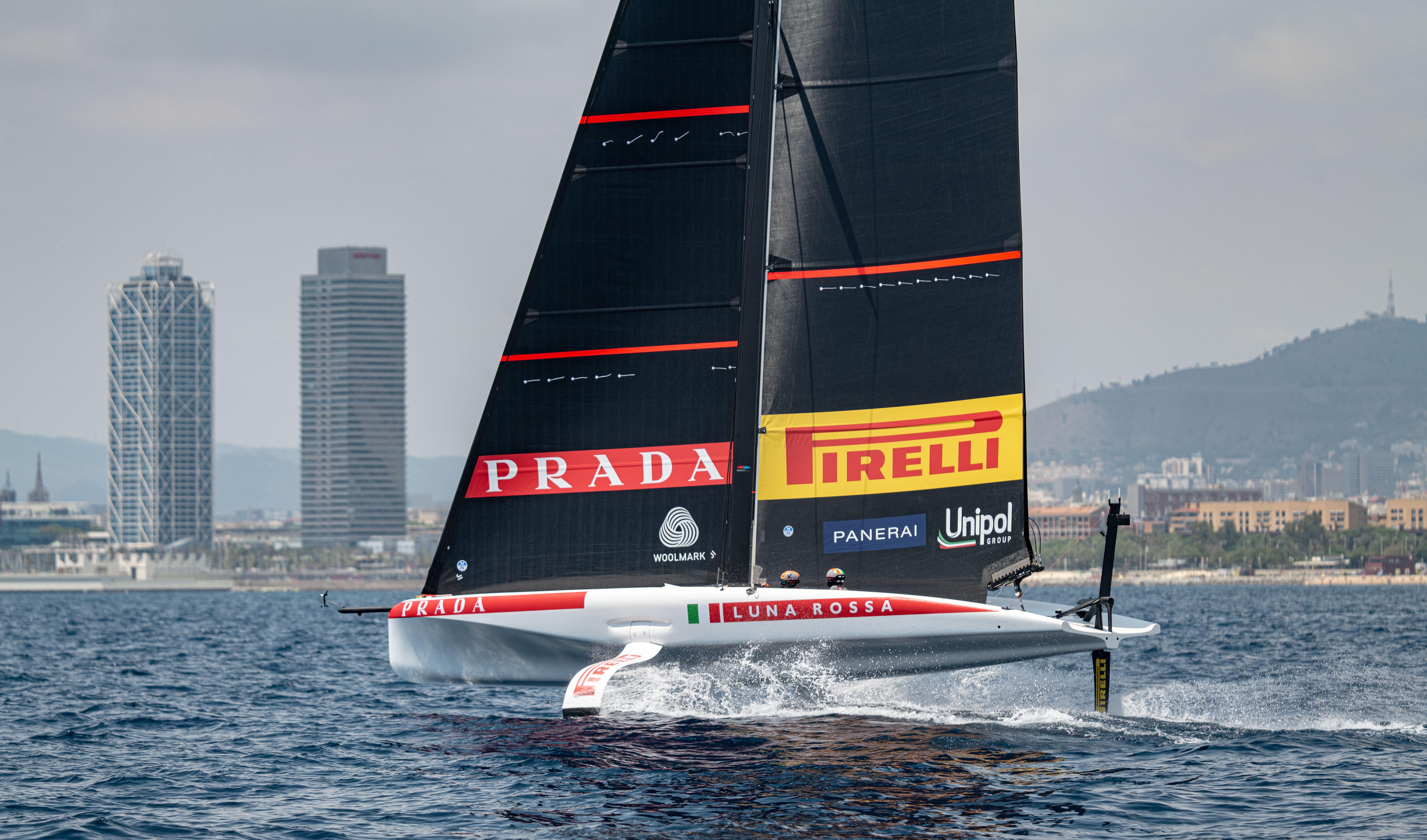 Vaixell Copa Amèrica davant del Port