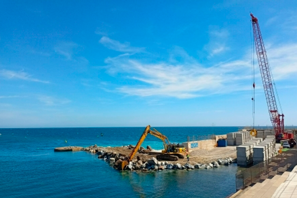 El Port Olímpic impulsa els treballs de reforç del dic del Centre Municipal de Vela