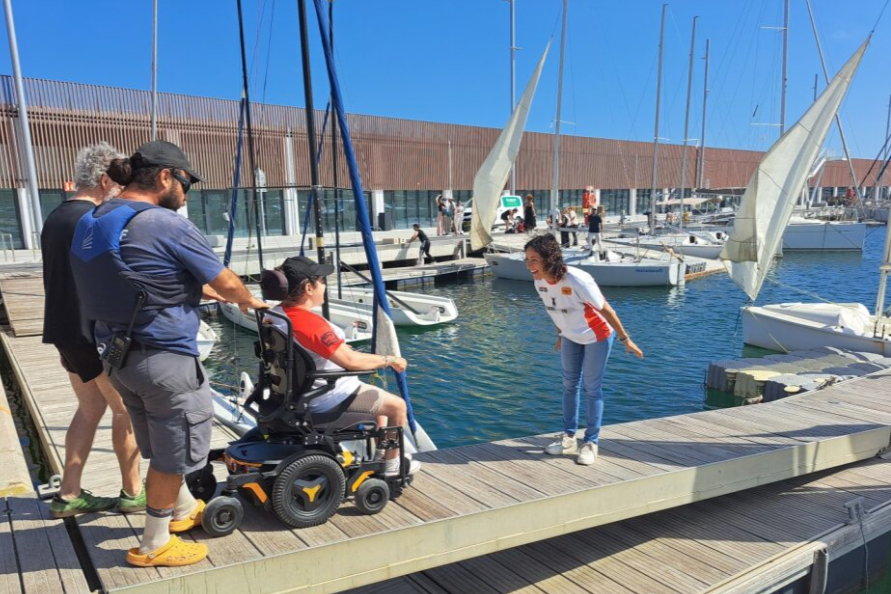 El Port Olímpic apropa la nàutica a les persones amb diversitat funcional