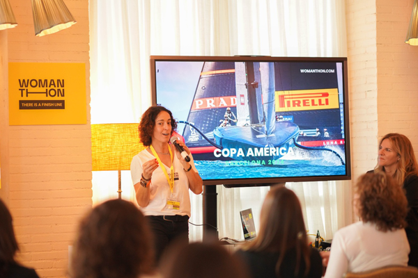 Estíbaliz Amatriain comparteix la seva experiència a la Womanthon