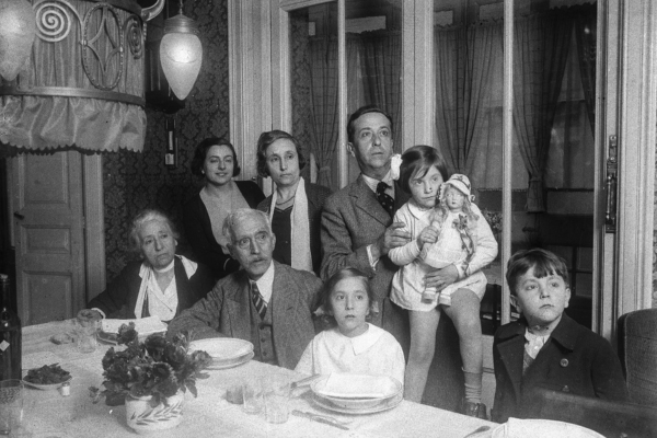 El líder independentista i futur president de la Generalitat de Catalunya, Francesc Macià, amb la seva família, Barcelona, febrer del 1931 © Arxiu Fotogràfic de Barcelona / Arxiu Família Puig Farran