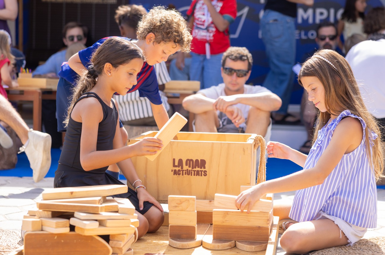 Dissabte Blau - Nens jugant